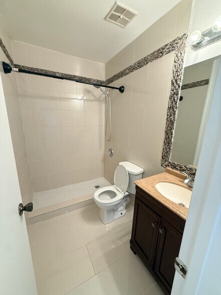 Building Photo - 9645 SW 148th Pl