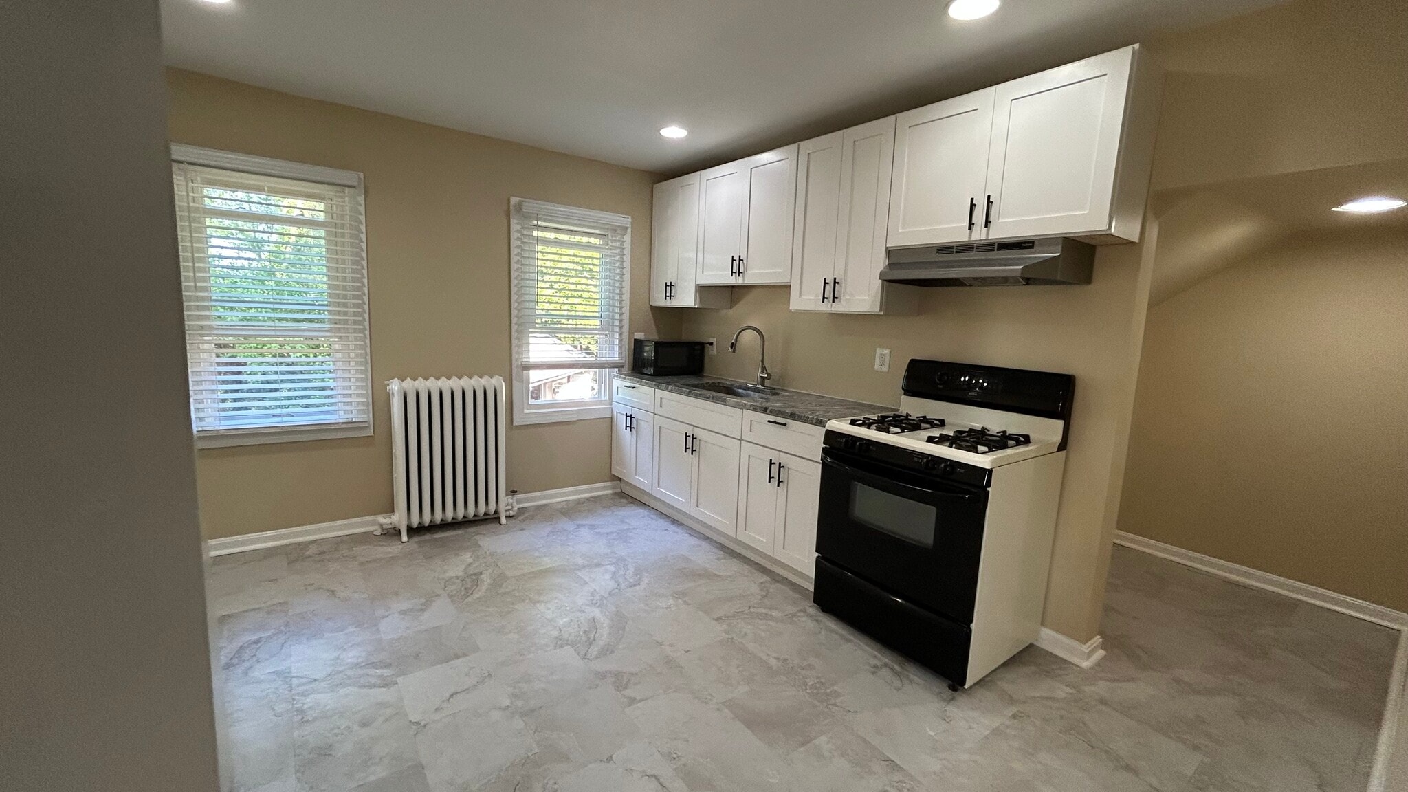 Kitchen - 4308 Ridge Rd