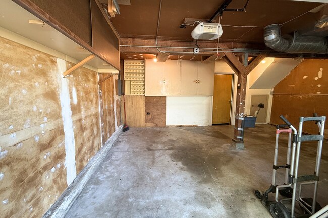 Building Photo - Beautifully Remodeled 4-Bedroom Home with Bonus Family Room & Large Private Yard in South San Fra...