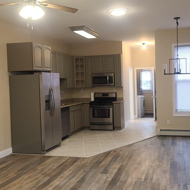 Building Photo - 99 Booraem Ave