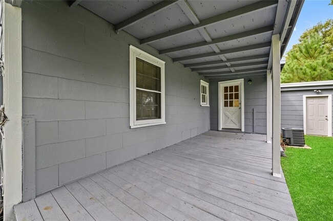 Building Photo - 4125 Dockrell St