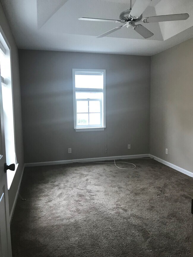 Building Photo - 1651 Hawthorne Plz