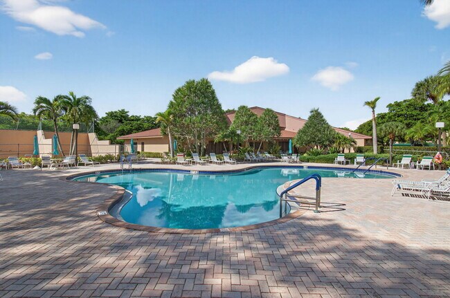 Building Photo - 600 Egret Cir