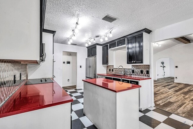 Building Photo - 412 E 89th St