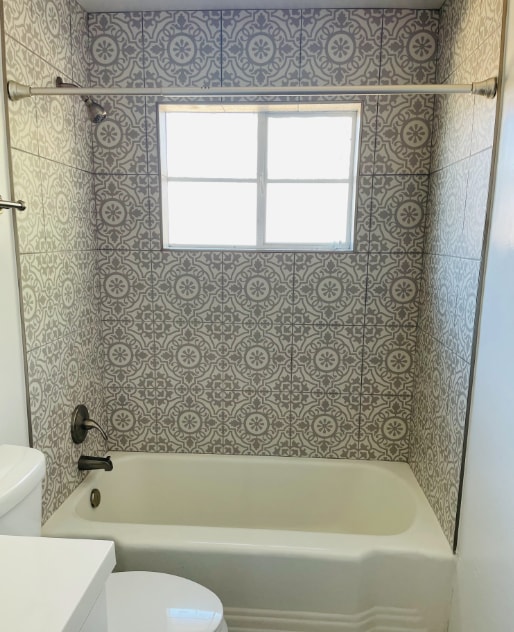 Building Photo - Expansive Elegant and Modern Stunning 3 Bedroom 2 Bath Townhome