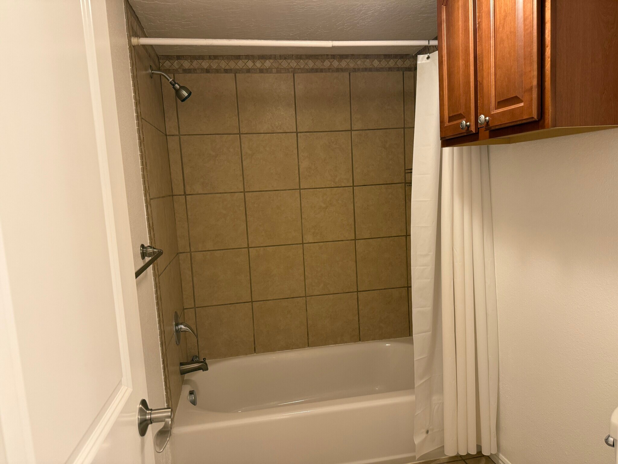 Building Photo - 1044 E 400 S