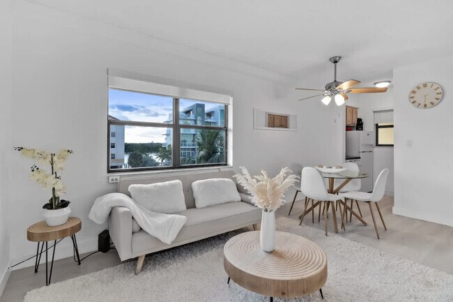 Building Photo - 321 Wilson St