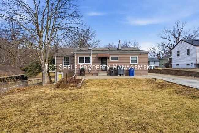 Building Photo - 502 Lacona Ave