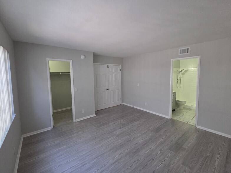 Building Photo - 14232 Matisse Ave