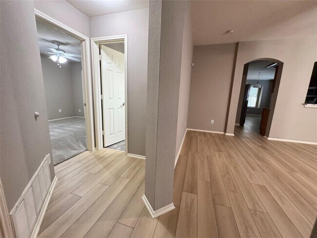 Building Photo - 1007 Barclay Dr