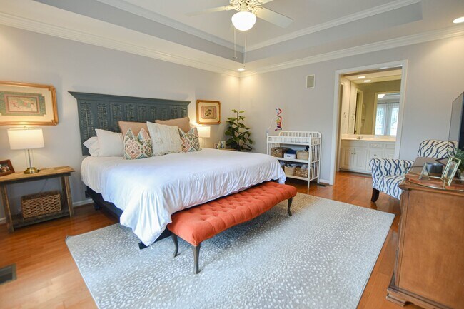Building Photo - Pet Friendly Three Bedroom with Bonus!