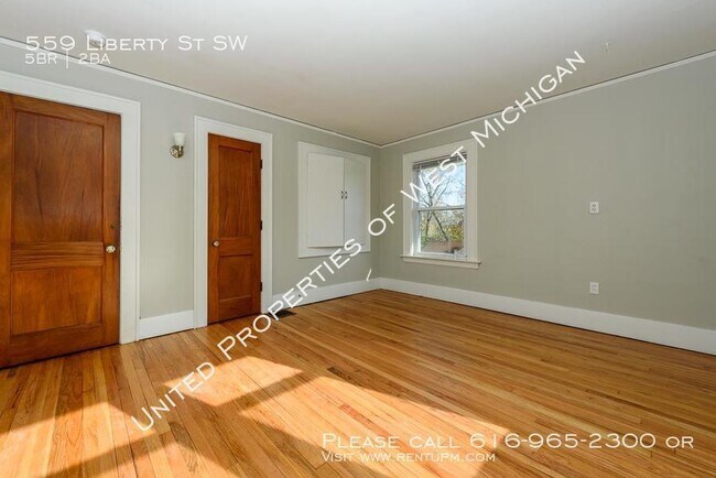 Building Photo - 559 Liberty St SW