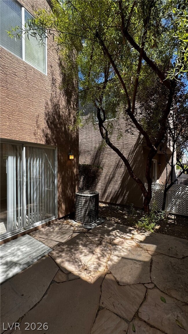 Building Photo - 10435 Prairie Schooner Ave