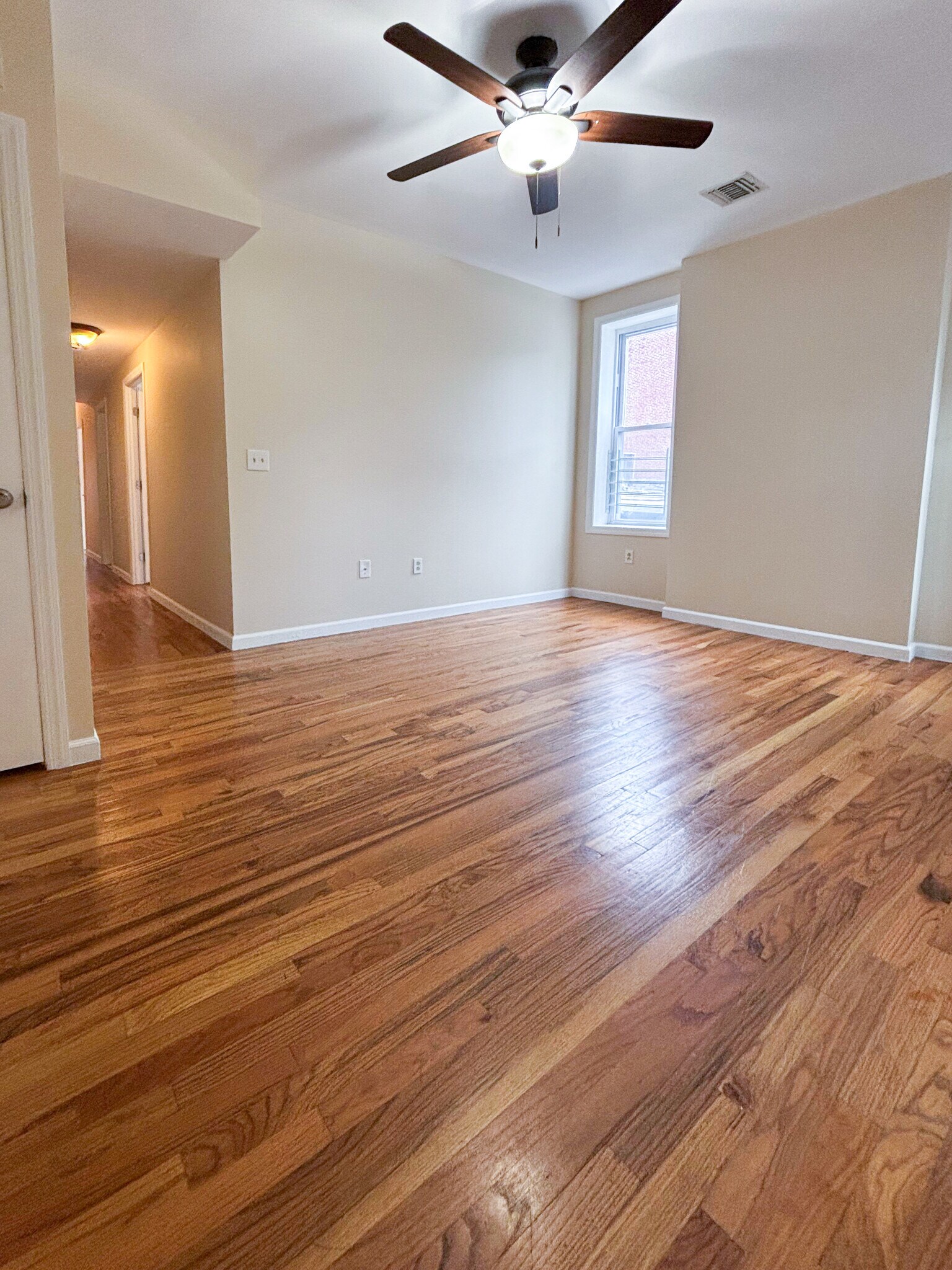 Building Photo - 195 Main St