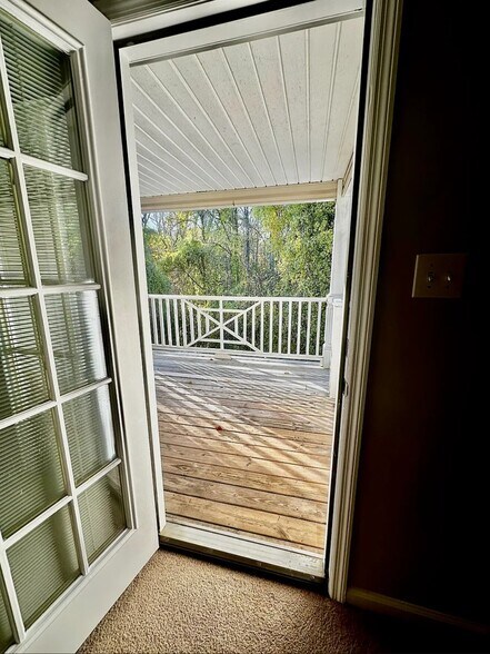 Building Photo - 360 Bubble Creek Ct