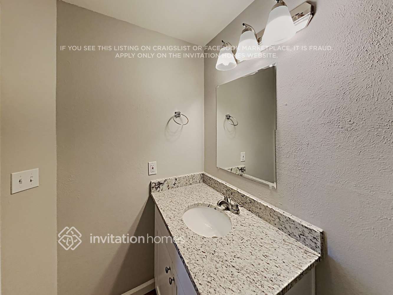 Building Photo - 5940 S Oak Way