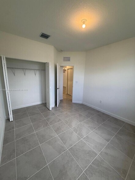 Building Photo - 2942 SE 23rd Ave