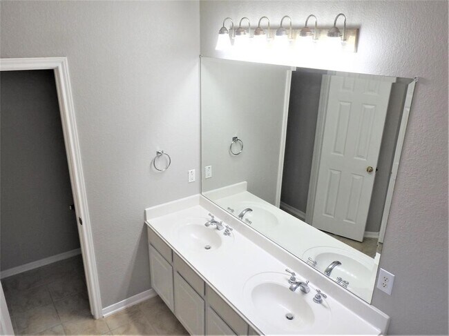 Building Photo - 21626 Shallow Glen Ln