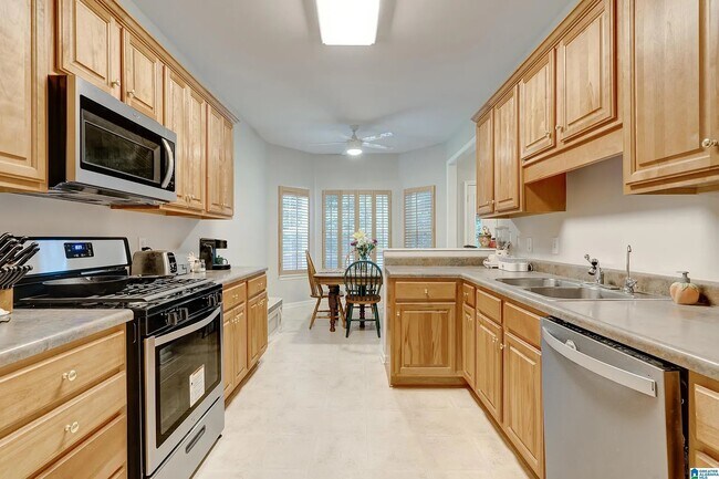 Kitchen - 205 Camellia Dr