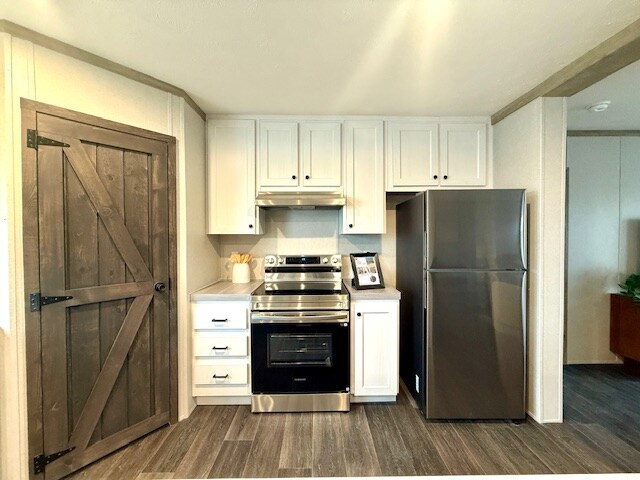 Building Photo - 15919 Flores Curv