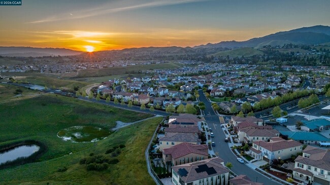 Building Photo - 2004 Drysdale St