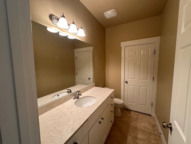 Building Photo - Orem Townhome - Hillcrest Neighborhood