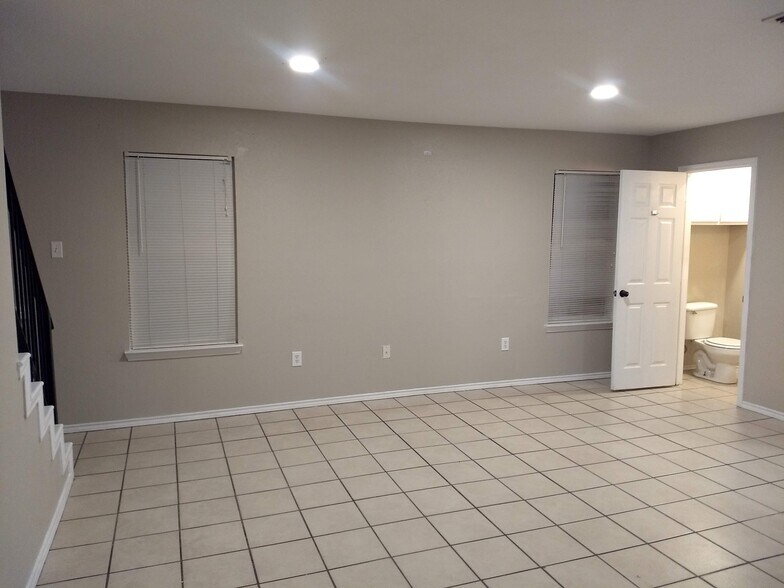 Building Photo - 540 Waco St