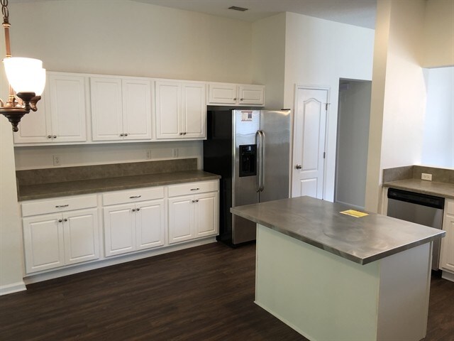 Building Photo - 76083 Deerwood Dr