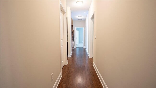Building Photo - 3731 Ivy Lawn Dr NE
