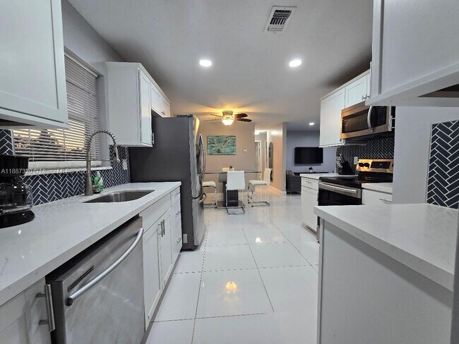 Building Photo - 1604 SW 7th St