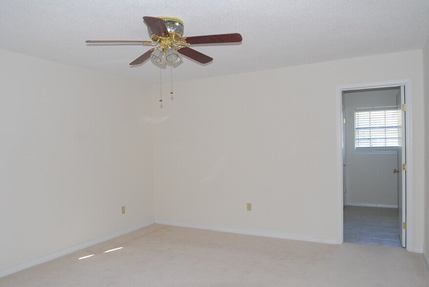 Building Photo - 104 Big Sky Dr