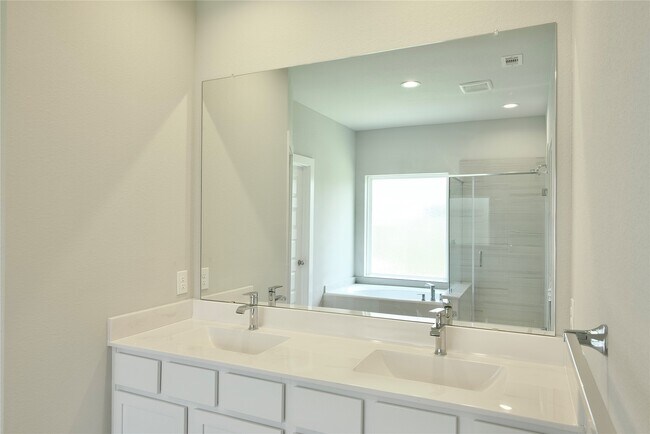 Building Photo - 3207 Tilley Dr