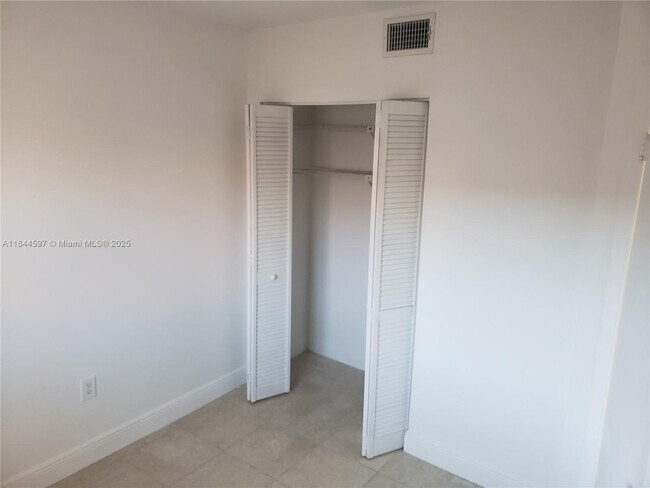 Building Photo - 5300 W 21st Ct