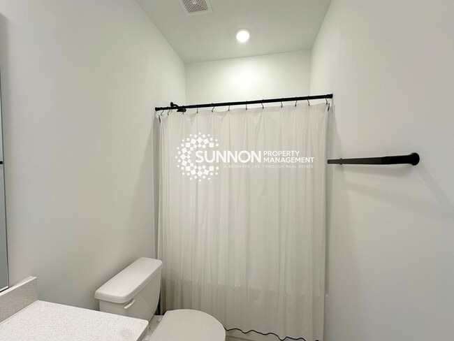 Building Photo - New 3 Bed Townhome in Mineral Springs