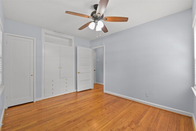 Building Photo - 950 Lamonte Ln