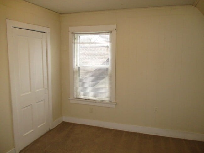 Building Photo - 137-139 W Gilman St