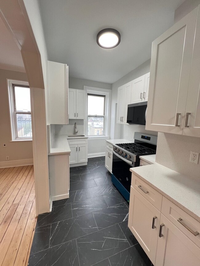 Building Photo - 343 Pavonia Ave