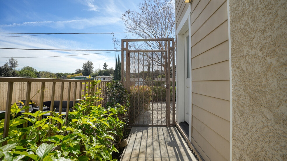 Building Photo - 10752 Hortense St