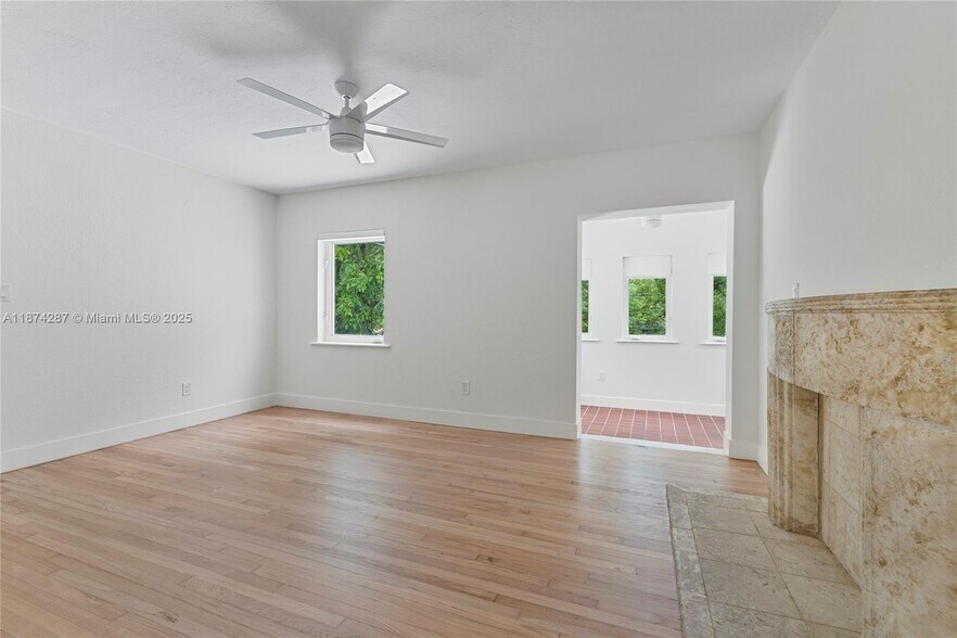 Building Photo - 2356 SW 16th Ave