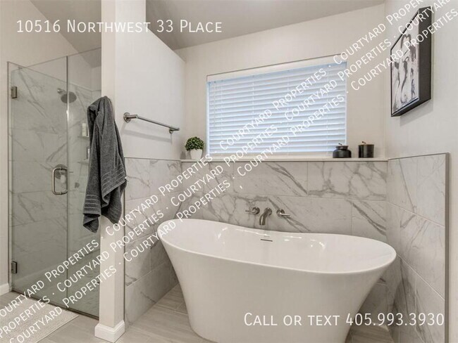 Building Photo - 10516 NW 33rd Pl