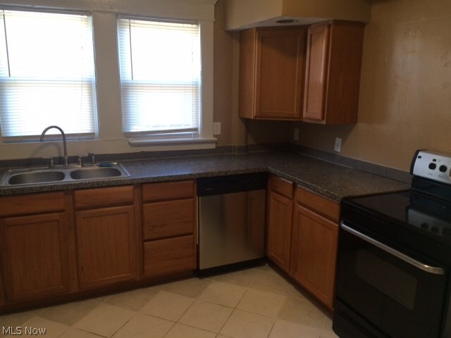 Kitchen - 621 W Exchange St