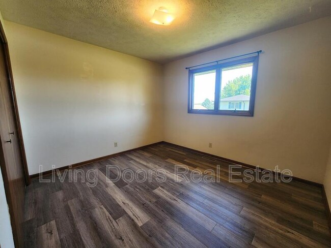 Building Photo - 1710 Eastridge Ave