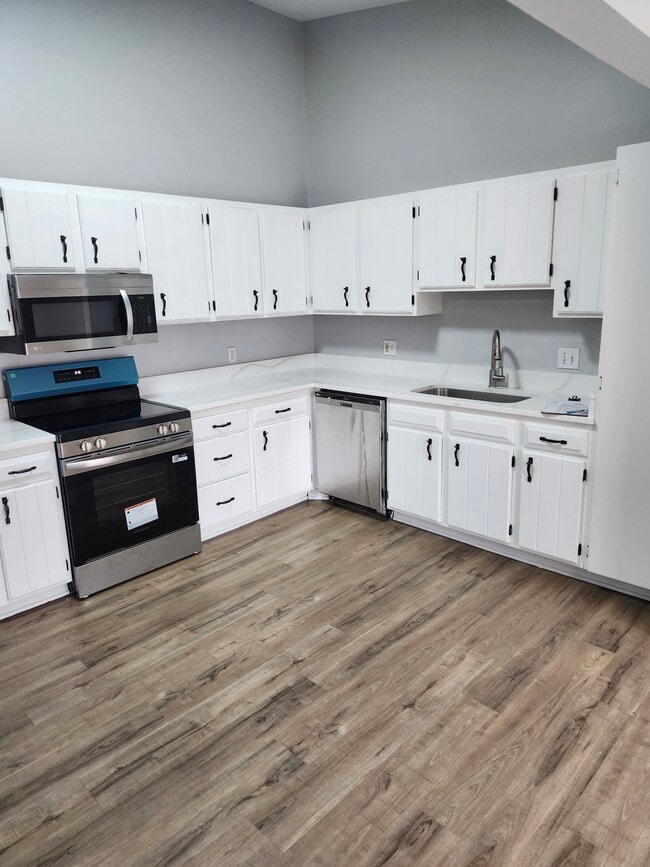 Building Photo - 6221 Boone Ave N