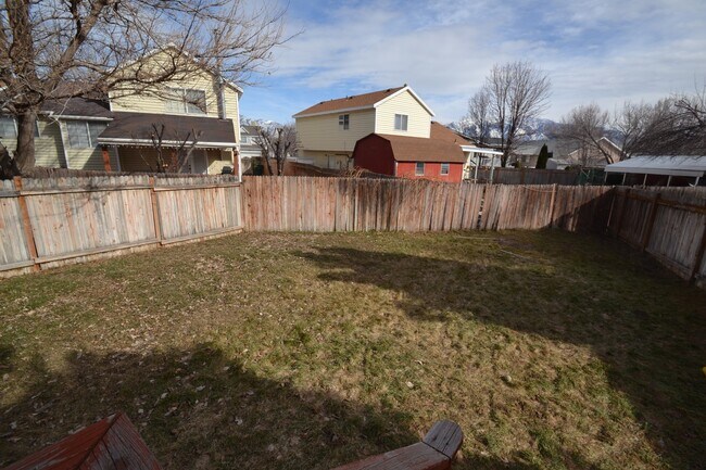 Building Photo - Spacious 5 Bed 2 Bath Home in West Jordan!