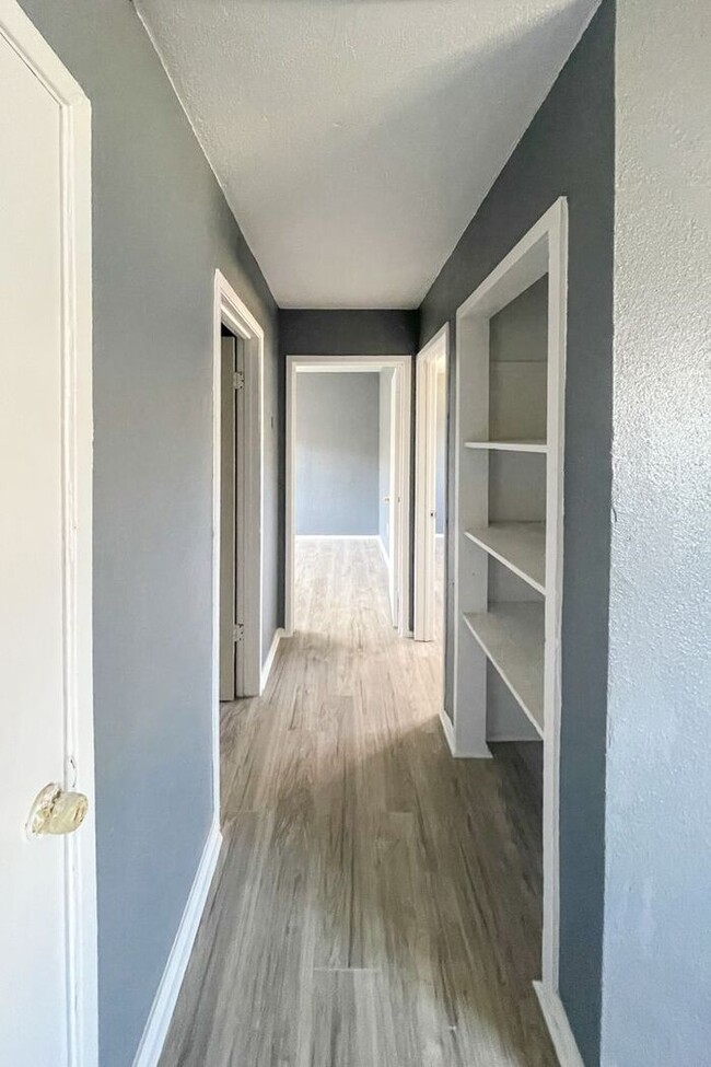 Building Photo - Comfortable 1 Bed 1 Bath Unit for Rent in ...