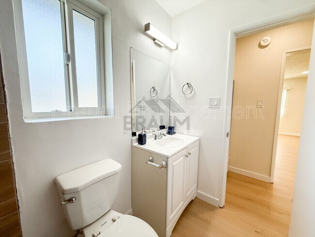 Building Photo - 6336 Tujunga Ave