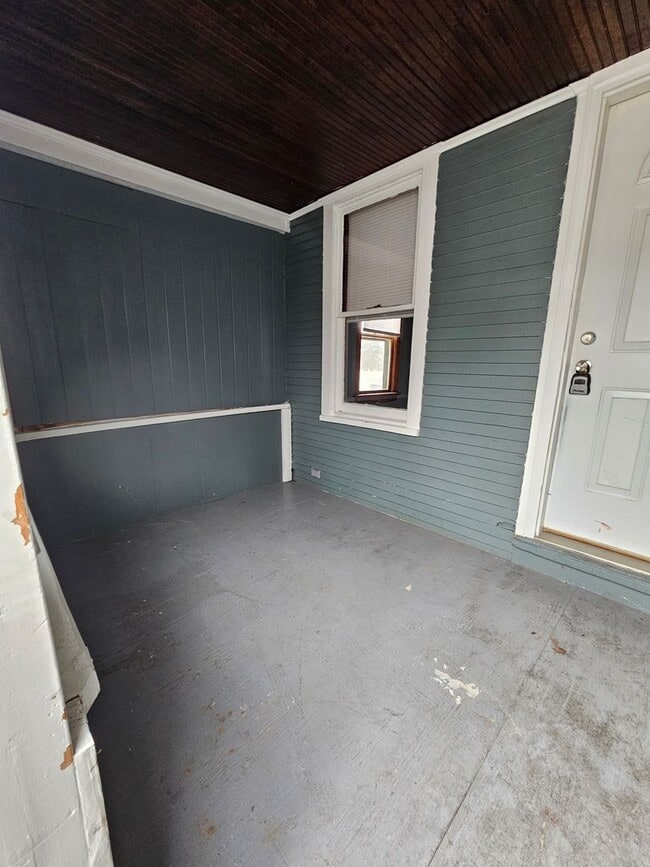 Building Photo - 3 Bedroom Home for Rent