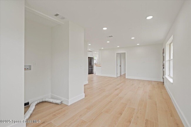 Building Photo - 301 W Rutgers St