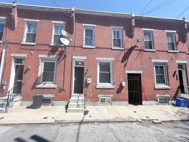 Building Photo - 2-bedroom HOUSE near University City!