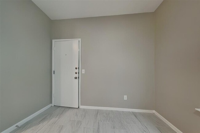 Building Photo - 7102 Blanco Pines Dr